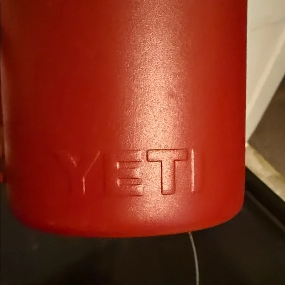 YETI Crimson 14 oz coffee mug - Picture 4 of 4